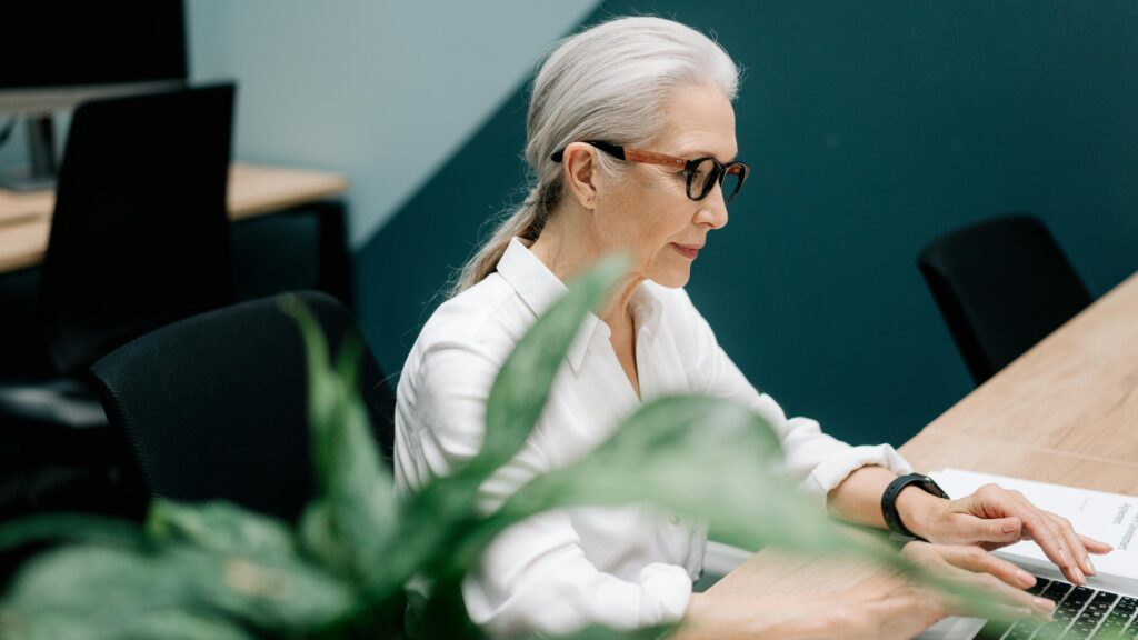 シニア人材をどう活かす?人材活用事例は?団塊の世代の引退が迫るイマ